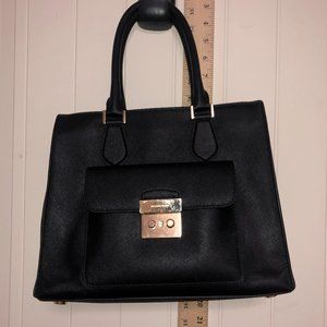 Michael Kors Hand tote purse w key and gold tone strap